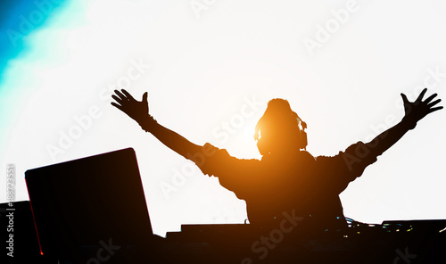 Cuadro en lienzo Silhouette of dj mixing outdoor with back sun light - Portrait of disc jockey pl