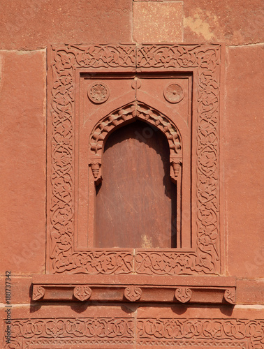 Intricate carving along the windows at Birbal Bhavan, Fatehpur Sikri 