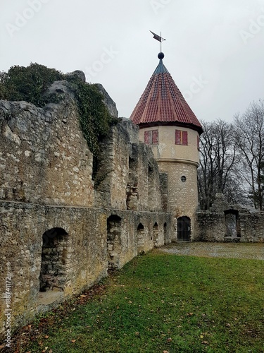 Die Festungsruine Honburg oberhalb von Tuttlingen photo