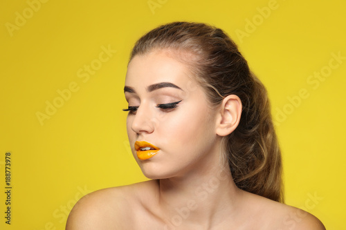 Portrait of young woman wit...