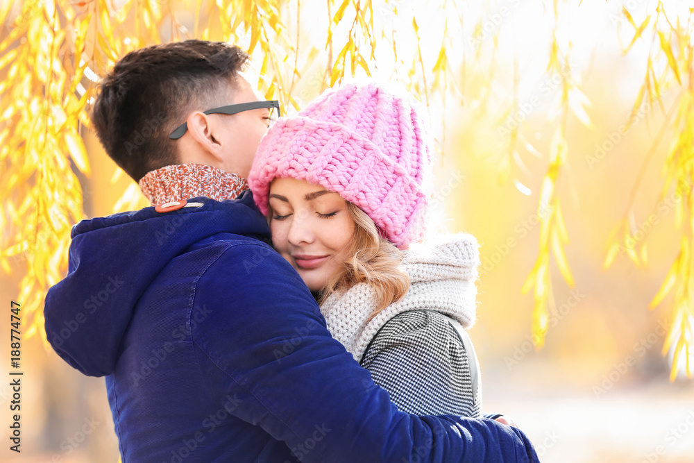 Fototapeta premium Happy loving young couple in autumn park