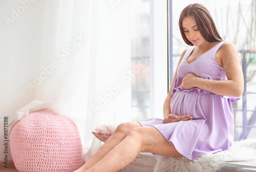 Beautiful pregnant woman si...