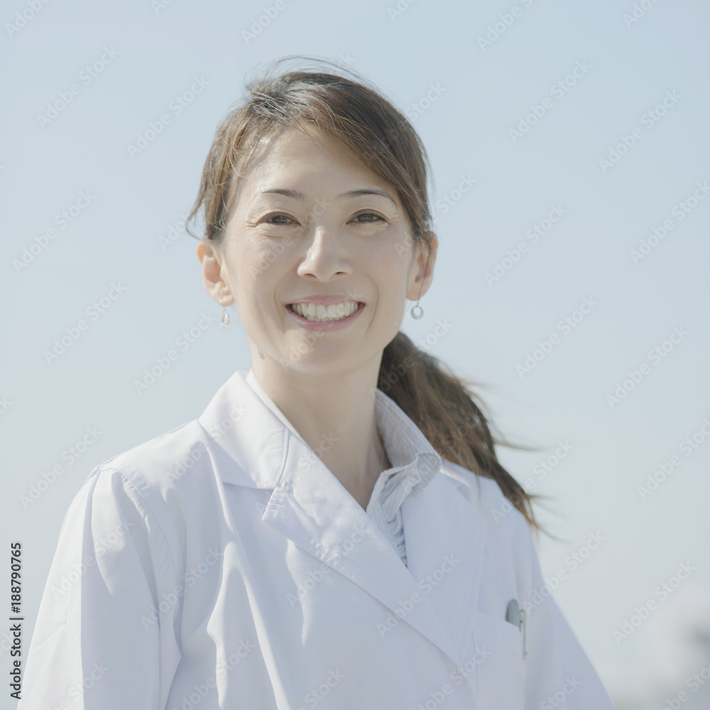 微笑む女医 Stock Photo Adobe Stock