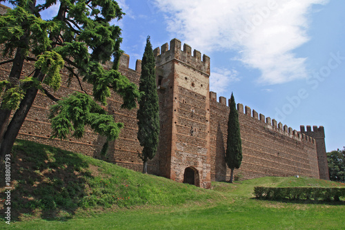 Villafranca, mura del castello scaligero photo