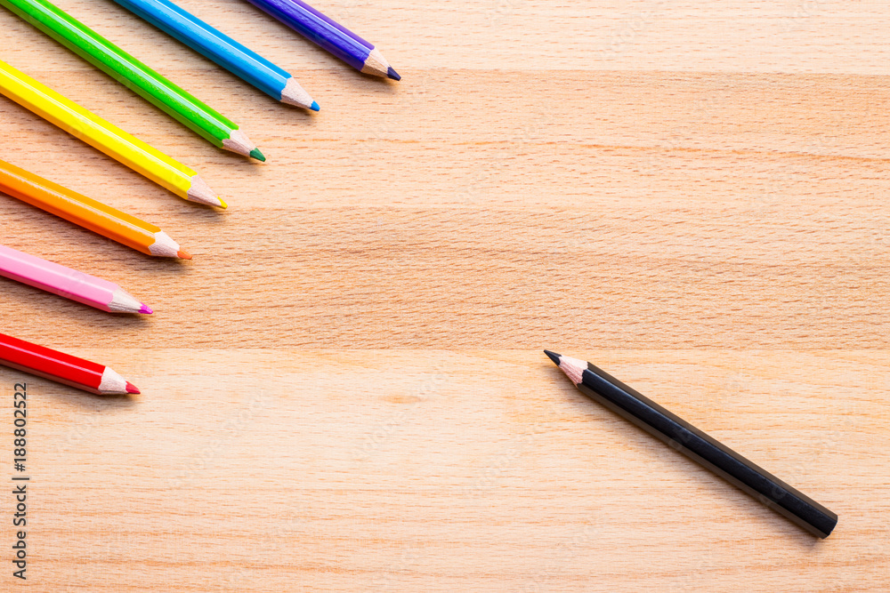 Obraz premium colorful pencils on wooden background