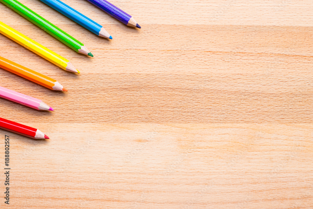 Obraz premium colorful pencils on wooden background