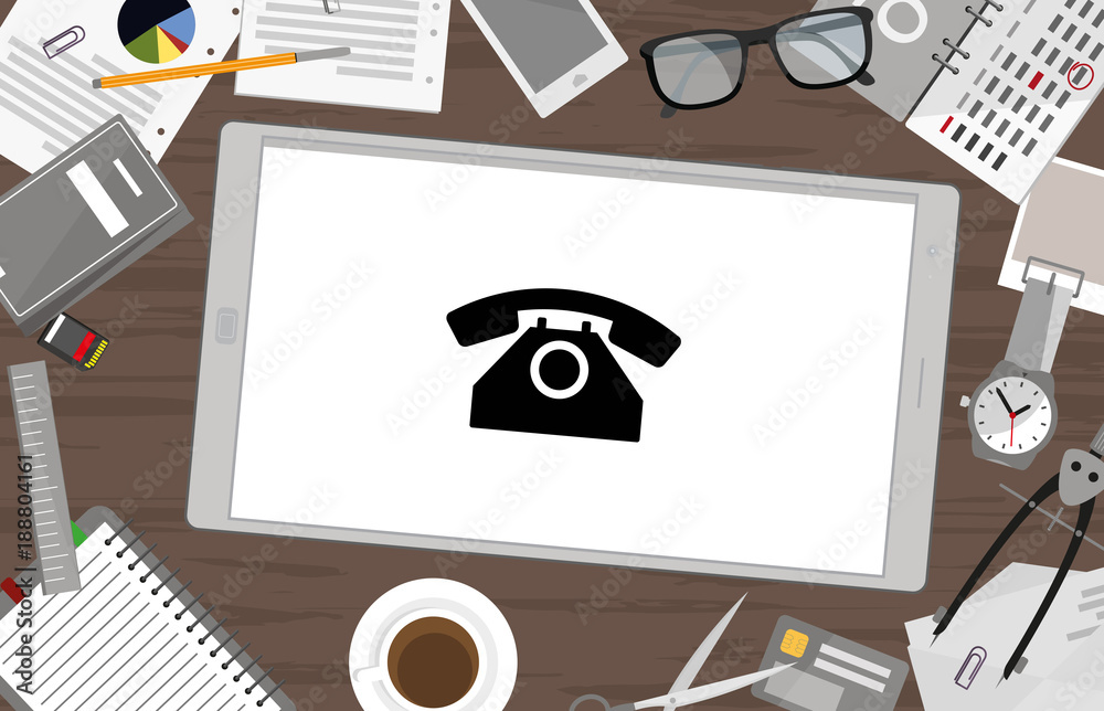 Schreibtisch mit Tablet - Telefon
