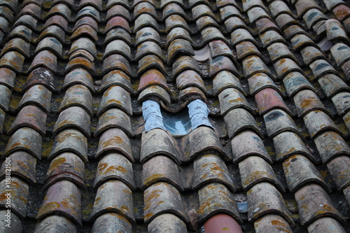 vieille toiture : tuile canale © canecorso