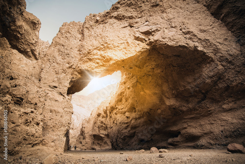 Obraz na plátně Sunset at natural bridge Death Valley
