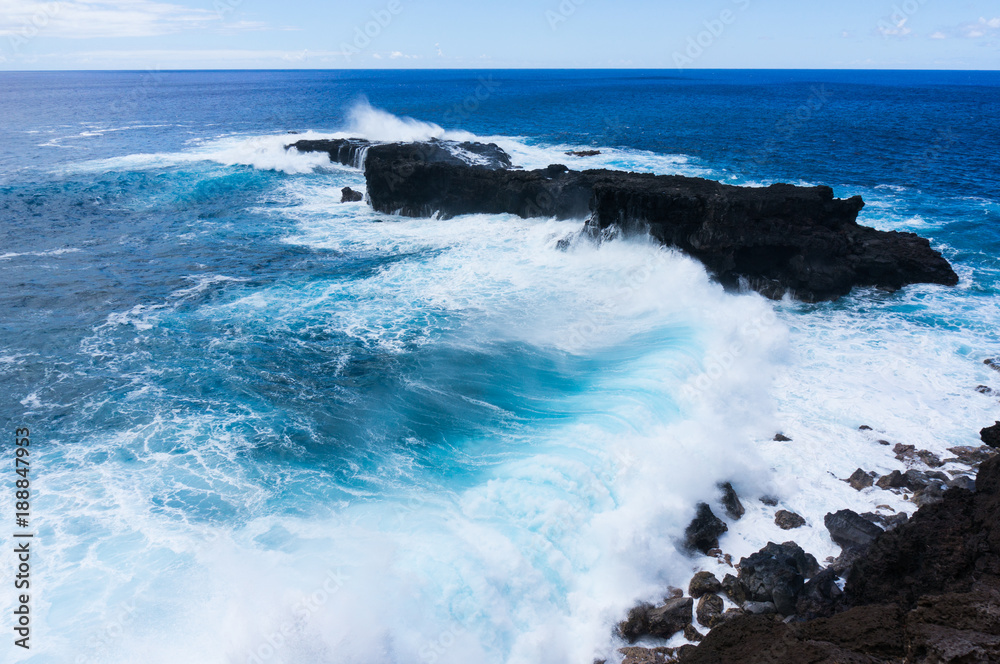 綺麗な波　チリ　イースター島