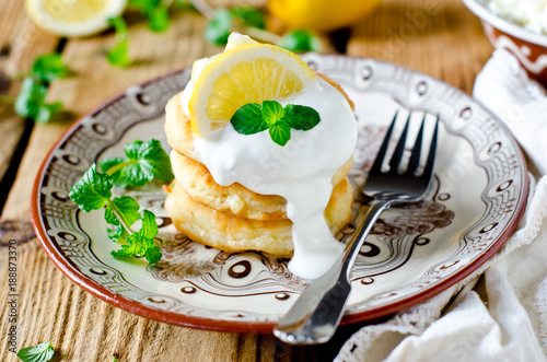 Cottage cheese pancakes with sour cream