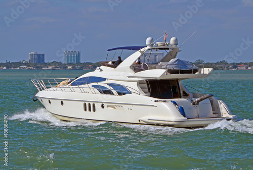                                                                                       White motor yacht cruising the florida intra-coastal waterway off Miami Beach.   © Wimbledon