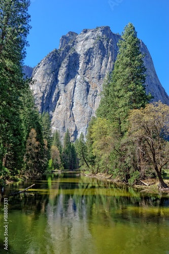 El Capitán y el río Merced