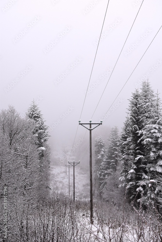 Obraz premium Electricité sous la neige
