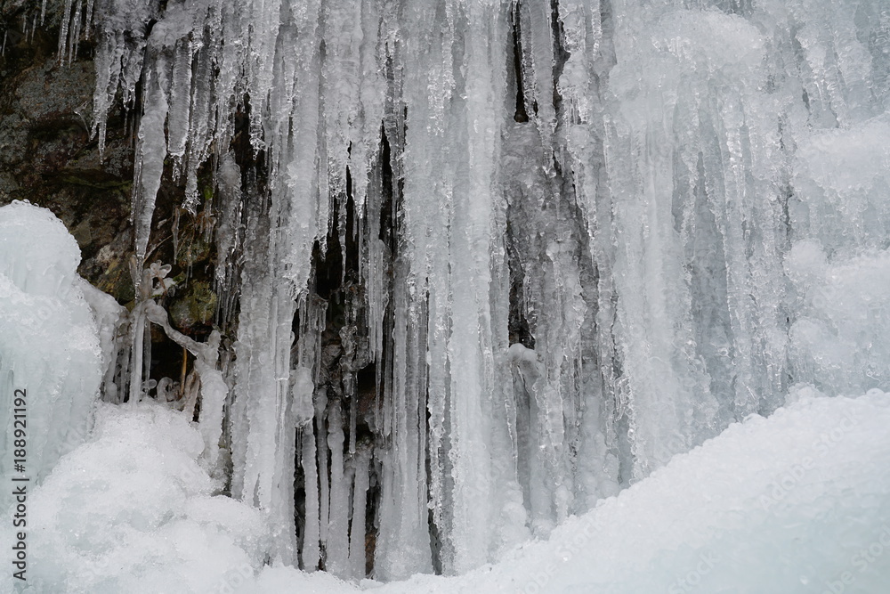 Fototapeta premium 河原谷の大つらら 難所ヶ滝 宇美町