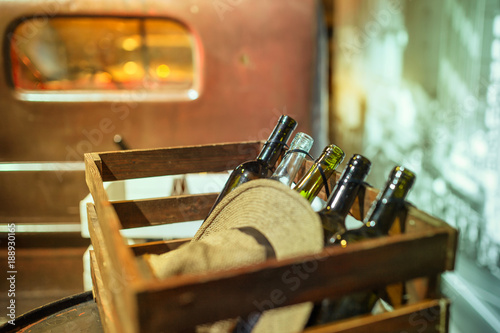 Fotografía empty bottles of wine in a bootleggers truck
