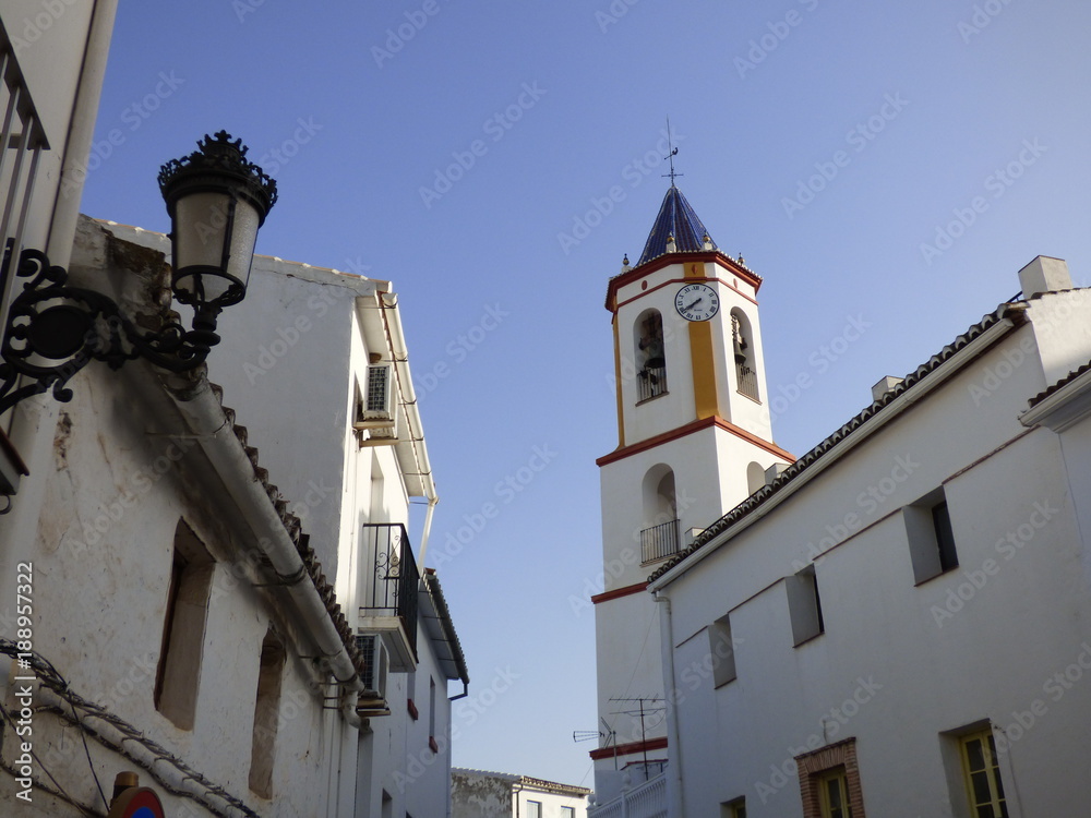 Yunquera, pueblo de Málaga en Andalucía (España). Situado al oeste de la provincia, se extiende desde el Peñón de los Enamorados y el Tajo de la Caina, en la Sierra de las Nieves