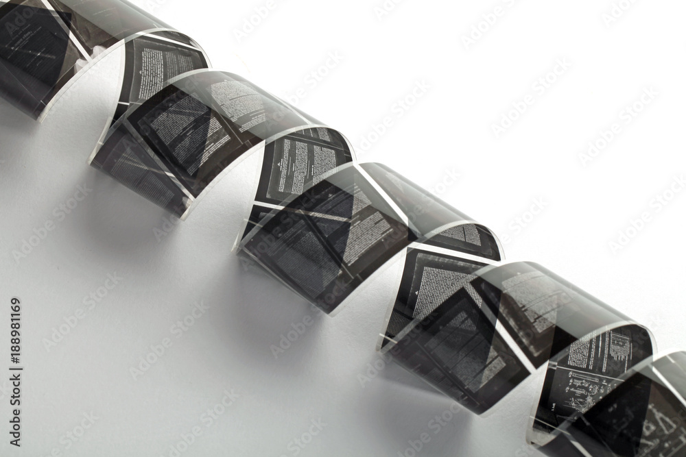 Fototapeta premium Texte auf Mikrofilm