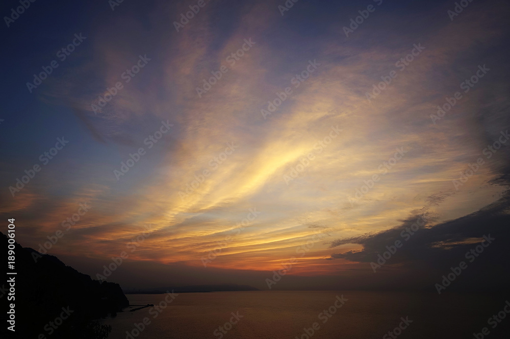 駿河湾の夜明け　朝焼け　雲　あかつき
