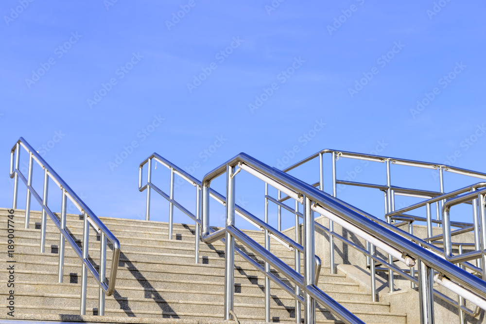 The steps of the stainless steel handrails The steps of the stainless steel handrails