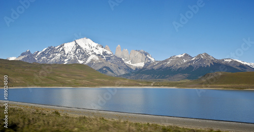 Torri del Paine con in primo piano il lago Sarmiento in Cile