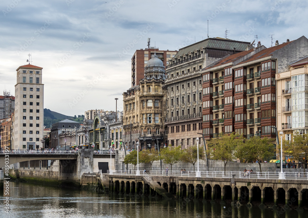 Spanien - Baskenland - Bilbao - Rio Nervion