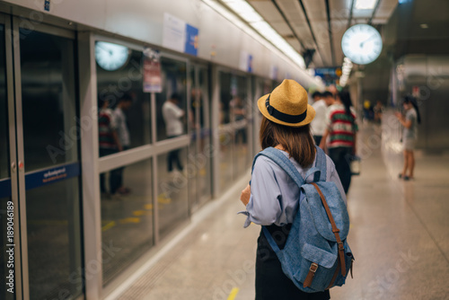 Canvas Print Young asian woman traveler waiting for transportation underground in Bangkok sub