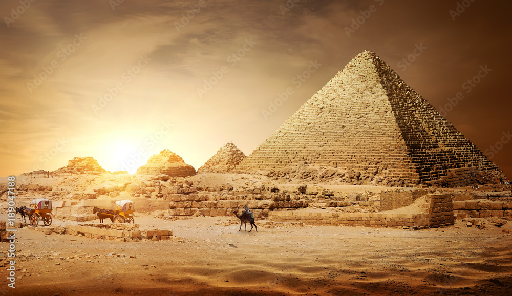 Naklejka premium Piramidy w Egipcie