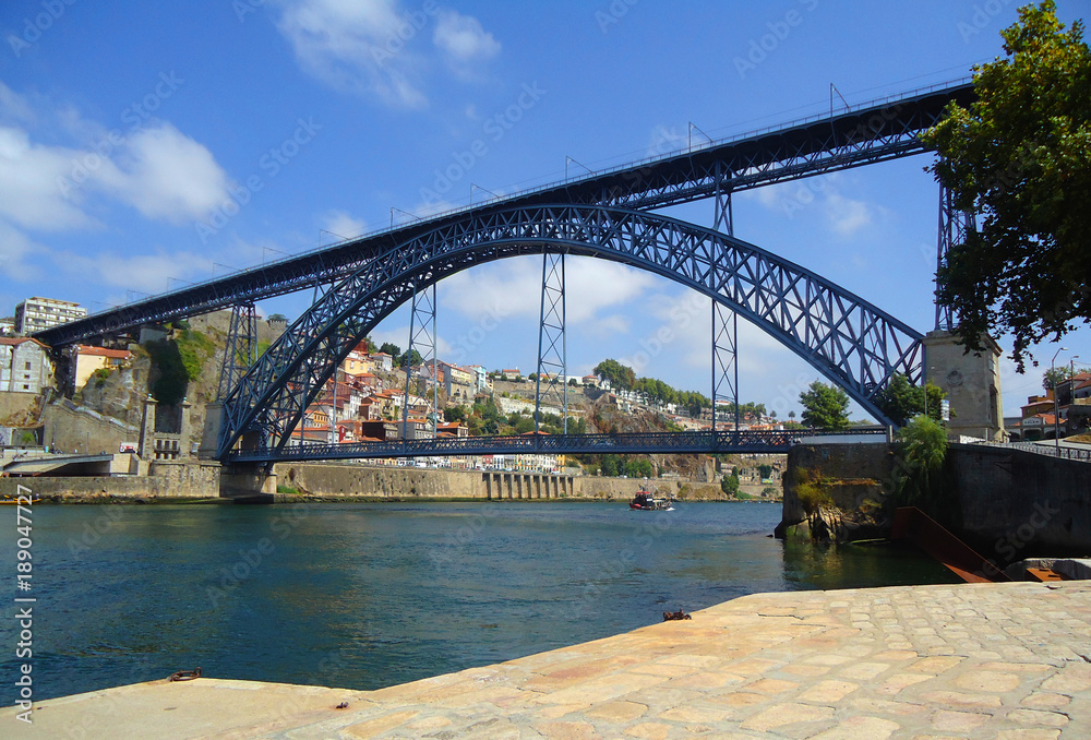 Fototapeta premium View of the Dom Luis l bridge crossing the Douro River in the city of Porto, Portugal
