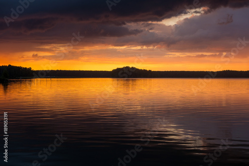 Feuriger Sonnenuntergang in Plau am See
