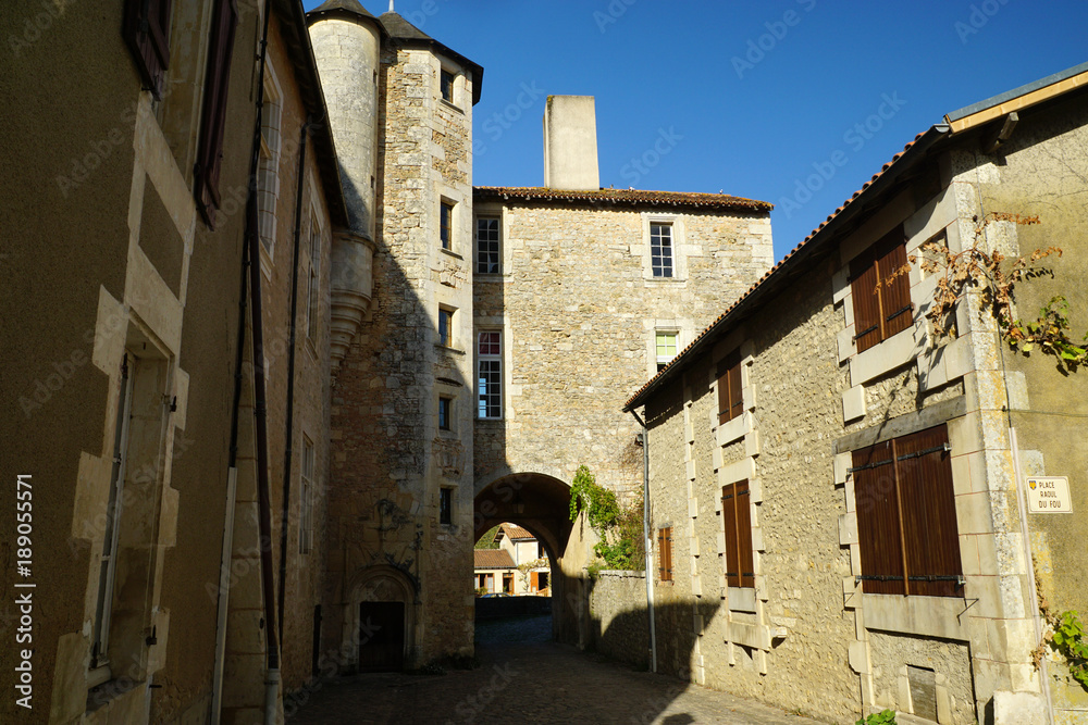 logis abbatial dans le coeur du village de Nouaillé-Maupertuis