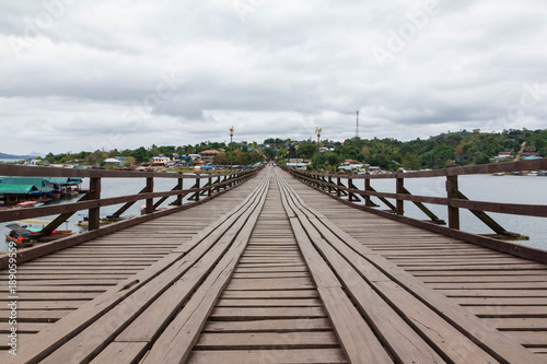 Wooden Mon Bridge, Sangklaburi, Thailand © bankajk