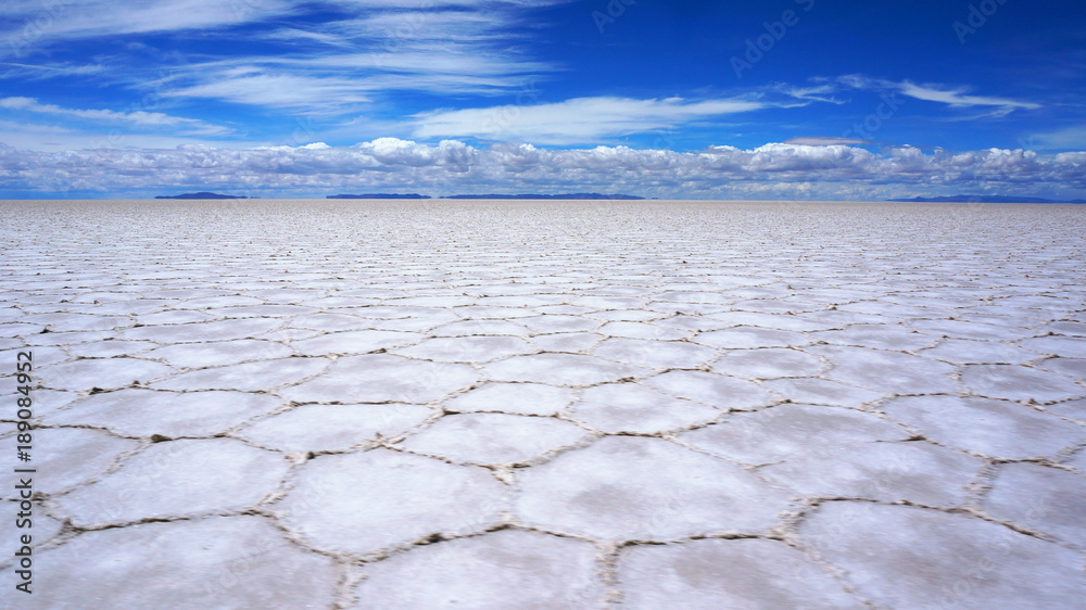 Unreal salt desert in the Salar de Uyuni, Altiplano of Bolivia