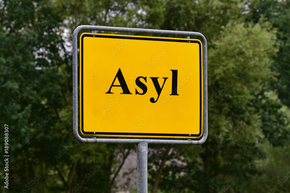 Ortseingangsschild mit der Aufschrift Asyl