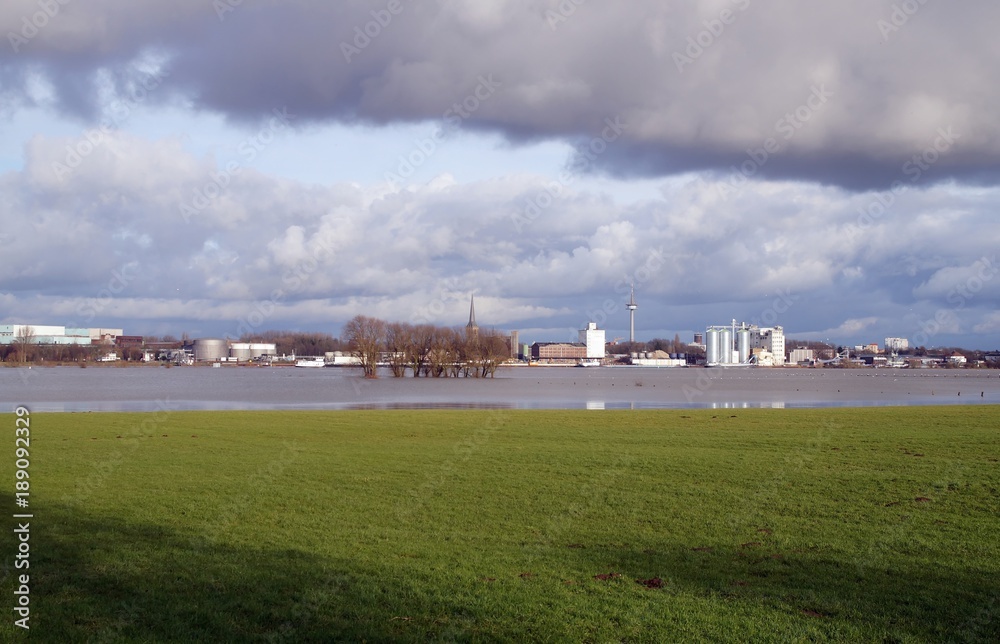 Hochwasser in Wesel am Niederrhein 
