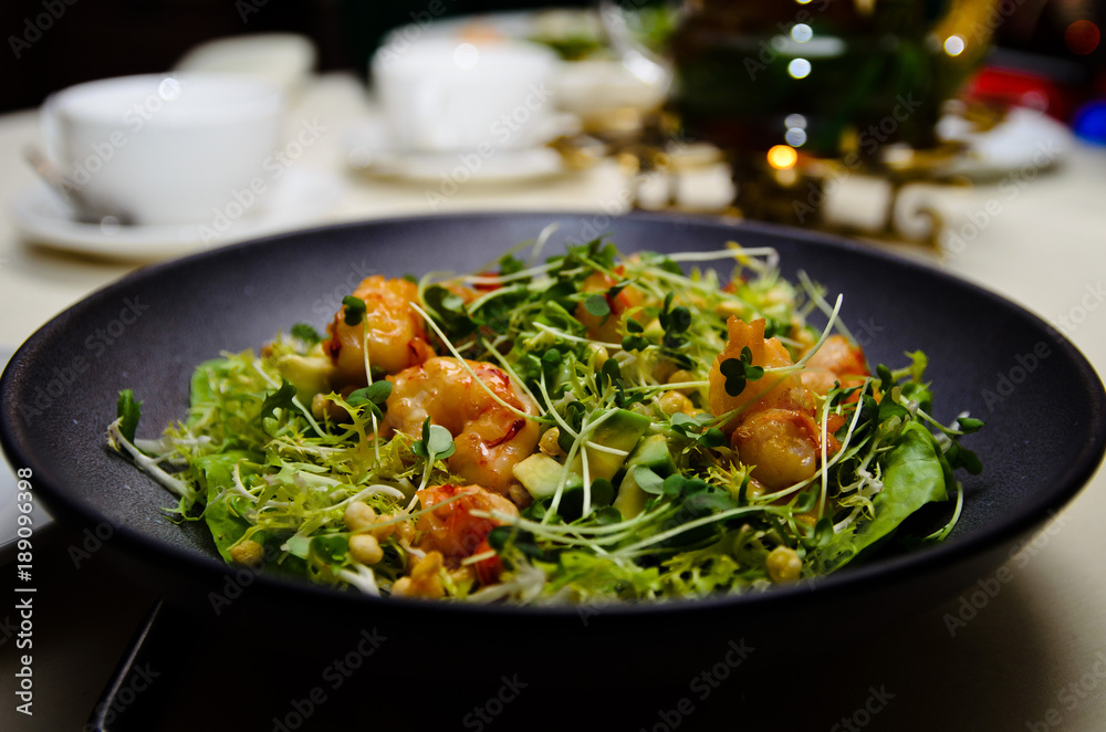 Salad with shrimps and rocket Salad with shrimps and rocket
