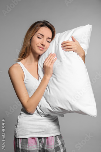 Young woman with soft pillo...
