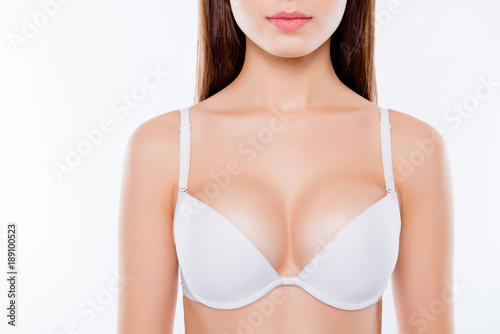фотографія Cropped close up photo of sexy woman's breast wearing white classic elegant bras