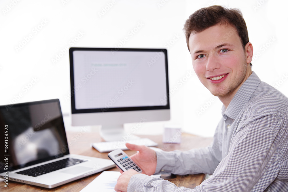 Business-Mann im Büro Business-Mann im Büro