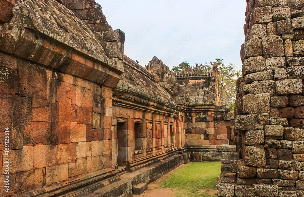 Fototapeta premium Prasat Muang Tam near Prasat Phanomrung Historical Park at Buriram in Thailand