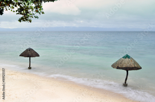 Beach umbrellas (Зонтики на берегу)