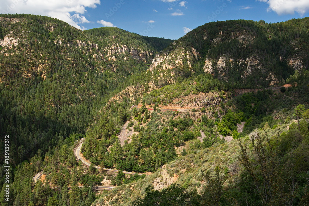Fototapeta premium View of the winding road from Oak Creek Vista in Arizona in the USA 
