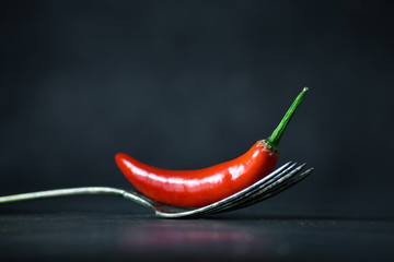 Papier peint photo Piments forts Piment rouge fourchette vintage ardoise  © Karneg