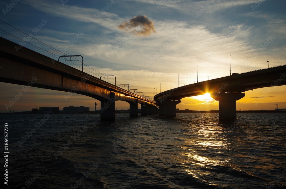 夕方の海と橋 夕方の海と橋