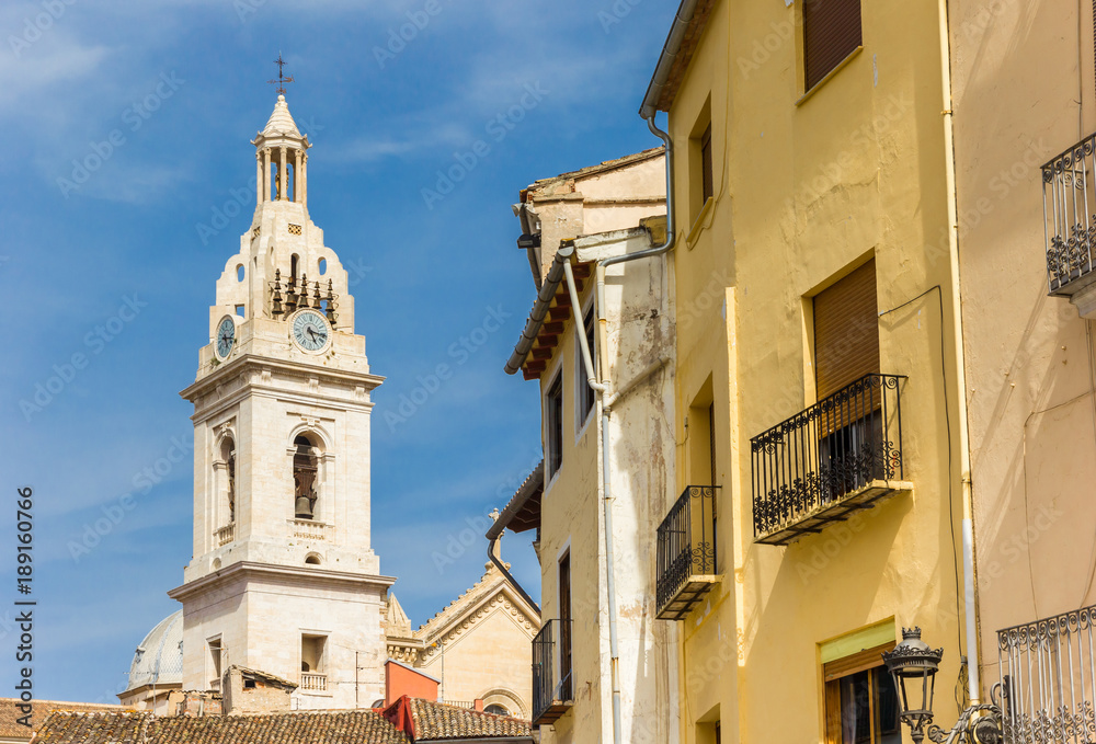 Fototapeta premium Tower of the Santa Maria church and colorful houses in Xativa