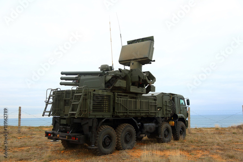 self-propelled antiaircraft missile and gun system