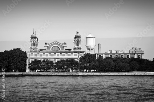 Fotografie Ellis island in New York City, black and white