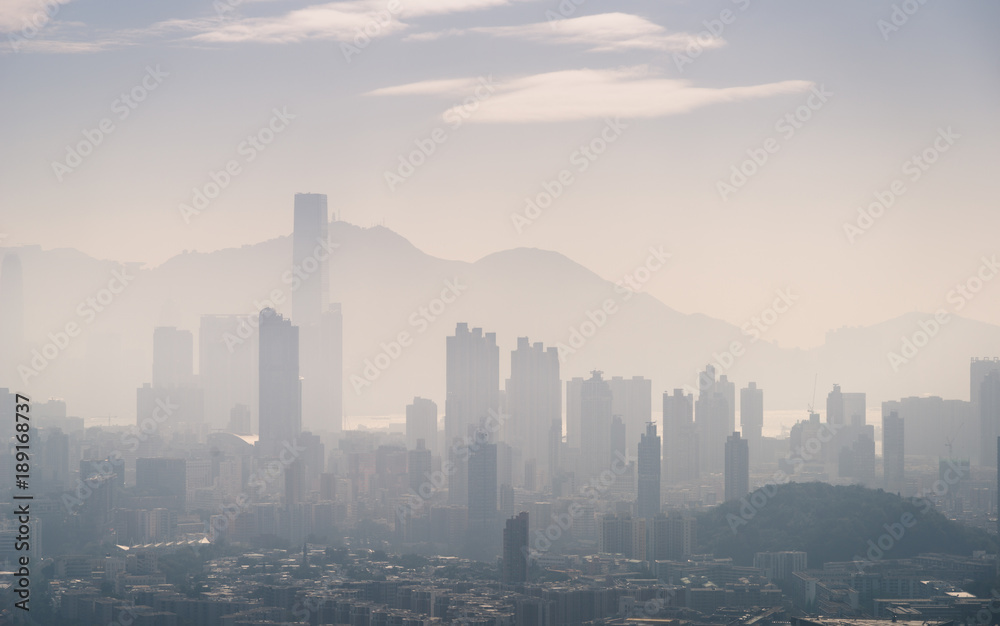 Plakat Panoramę Hongkongu w mglistej pogodzie