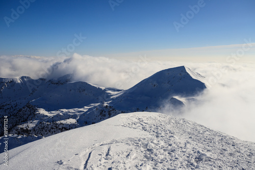 panorama invernale dalla cima di Piazzo. Sullo sfondo il monte Sodadura - Alpi Orobie © Roberto Zocchi