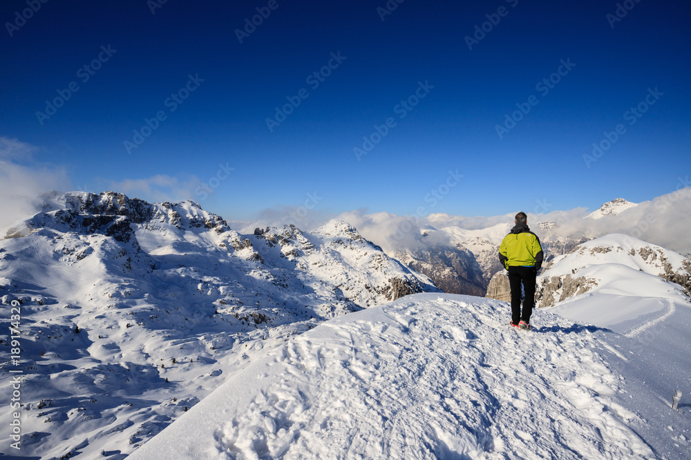 alpinisti sulla cima di Piazzo - alpi Orobie alpinisti sulla cima di Piazzo - alpi Orobie